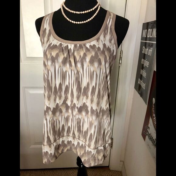 Beautiful tank by Express in size medium - Picture 1 of 2